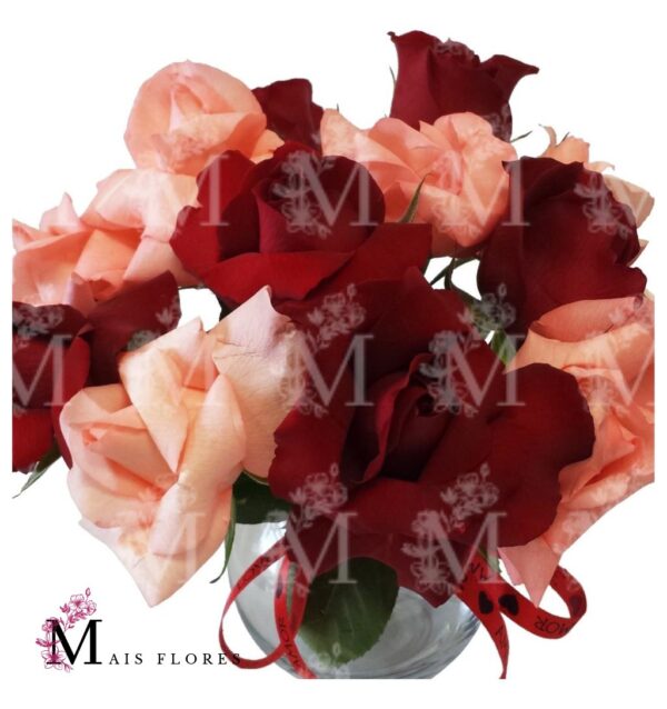 Delicado rosas sortidas em  Bowl em vidro